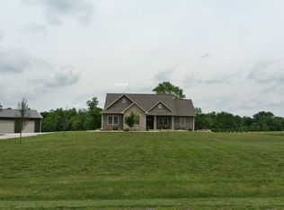 9176 Rezy Rd, Staunton, IL 62088