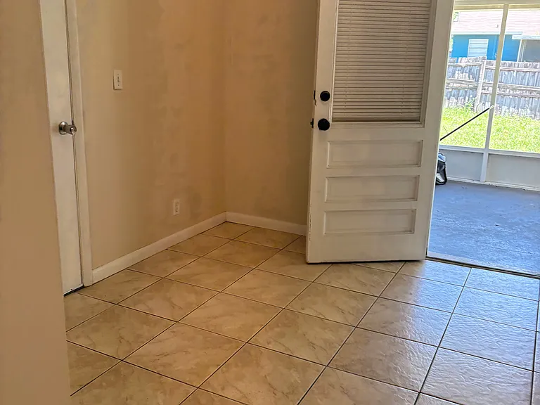 27167 Wakefield Dr — Photo 14