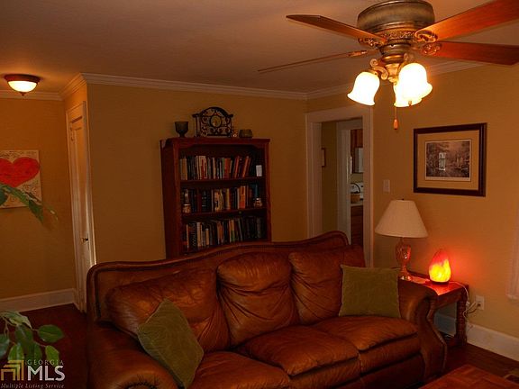 3rd image of 1031 Park Hill Dr