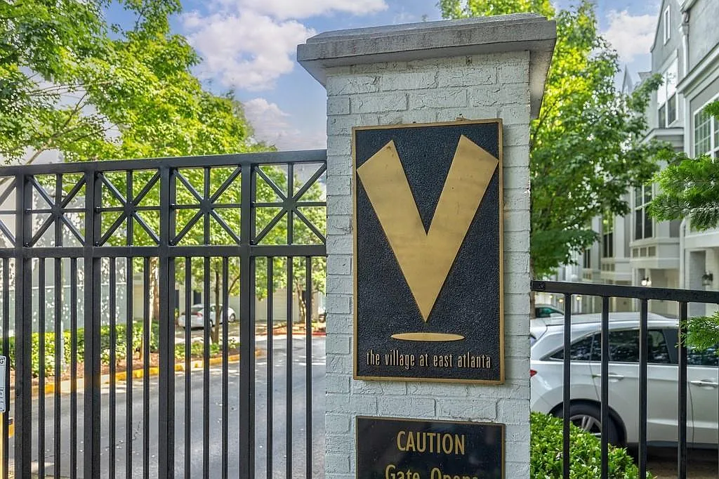 1 bed, 1.5 bath, 1000 sqft, $2,100 — Photo 2