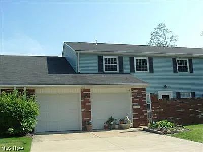 136 Townsend Ct photo 1