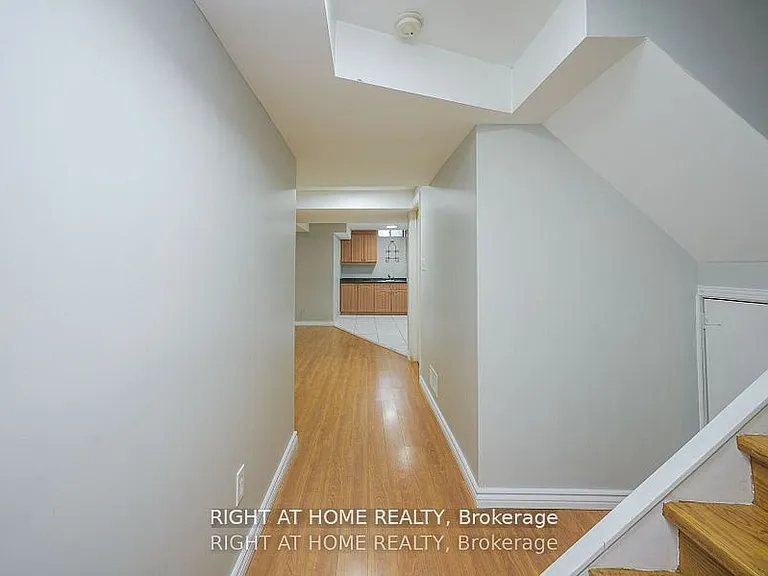 1724 Samuelson Cir — Photo 27