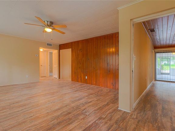 5th image of 246 Alta Vista St