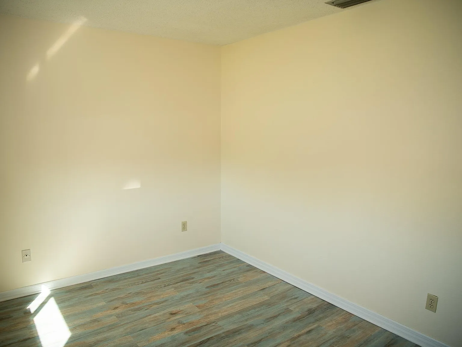 123 Christine Cir — Photo 4