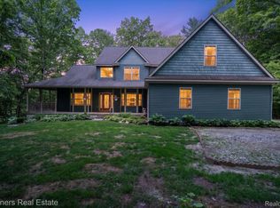 4053 Rolling Acres Dr, Hartland, MI 48353