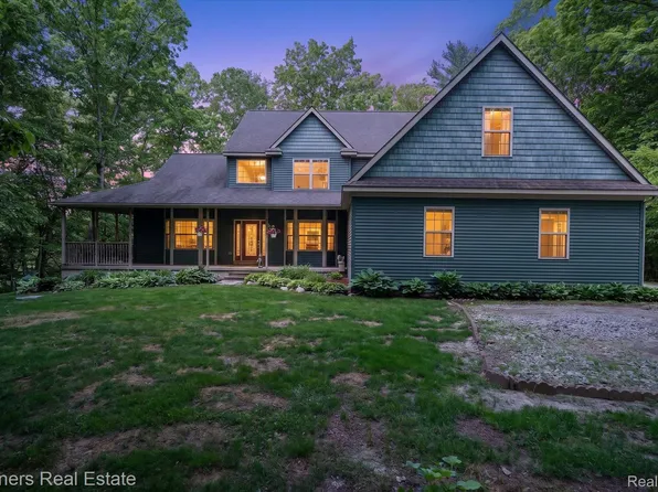 4053 Rolling Acres Dr, Hartland, MI 48353