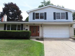 169 Sunrise Dr, Wheeling, IL 60090