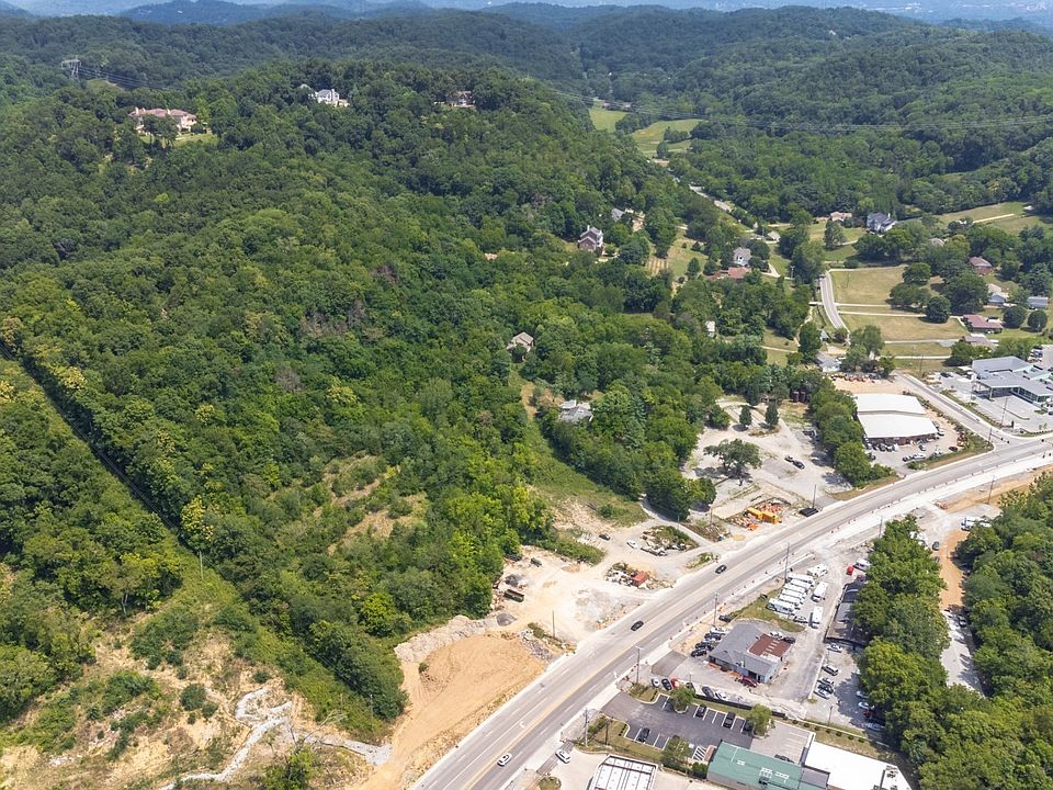 2nd image of 1605 Franklin Rd