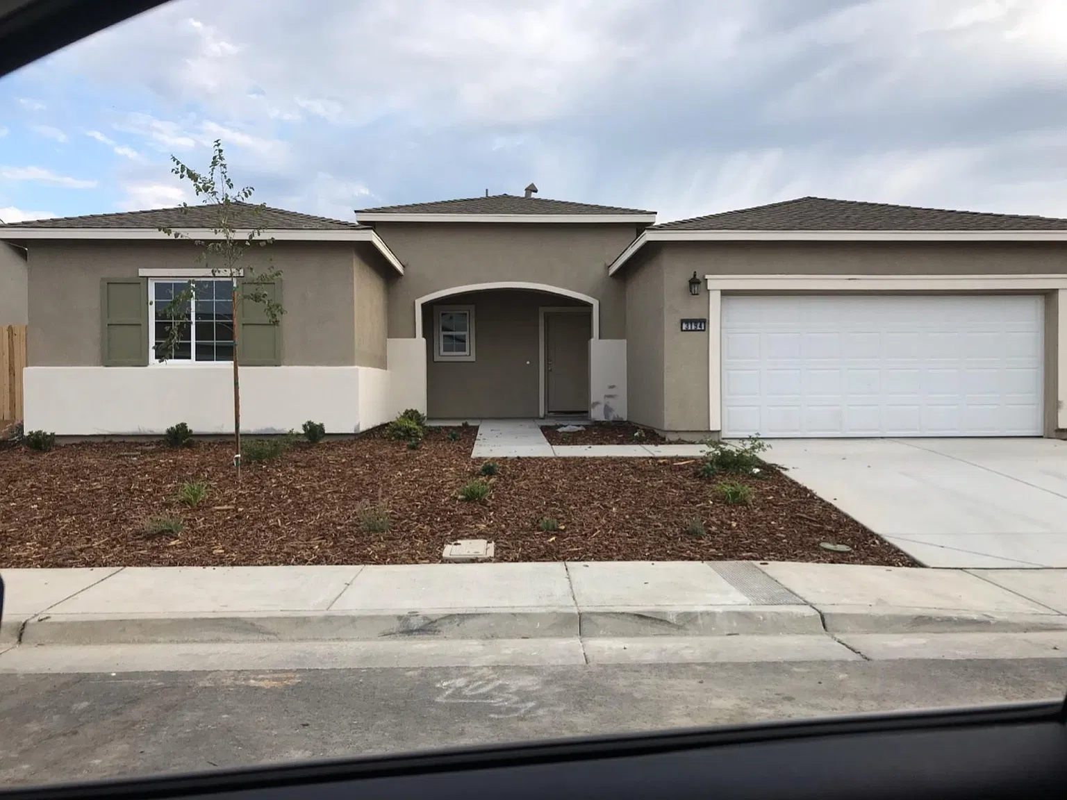 4 bed, 2300 sqft, $900 — Photo 1
