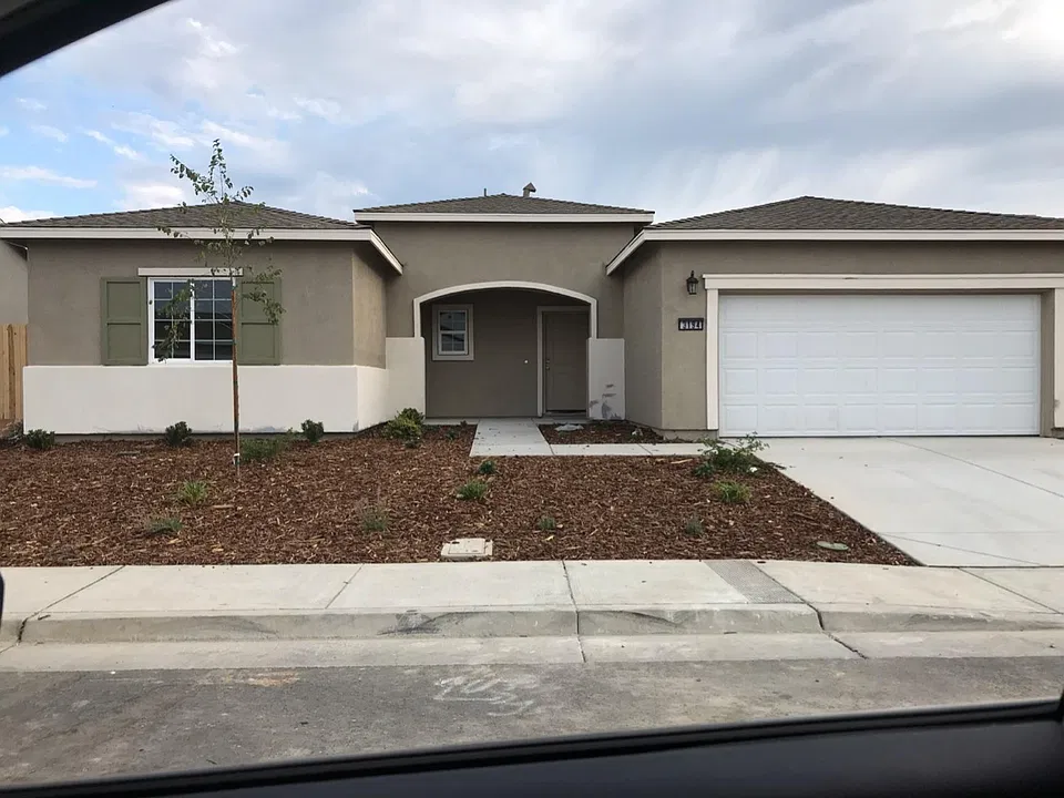 3194 Heather Dr