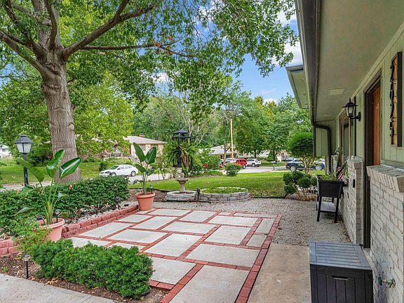 4th image of 2625 SE Waters Edge Ln