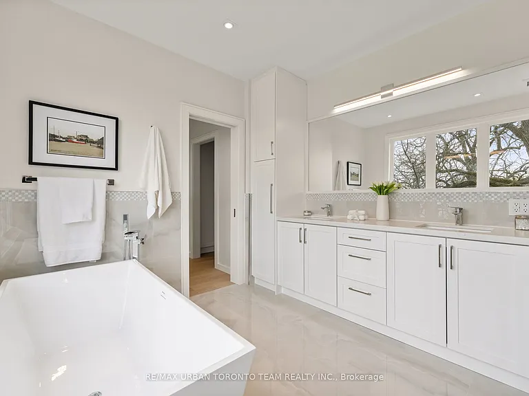 4 Drake Cres — Photo 32
