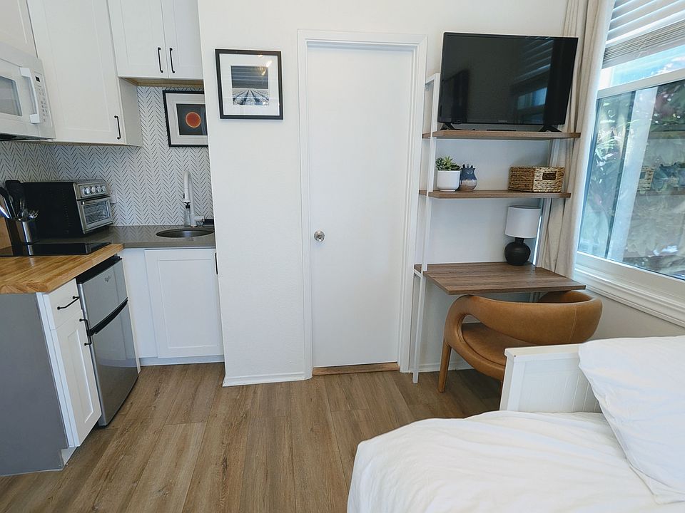 Fully furnished with full size bed, desk, kitchenette, and new Roku tv.