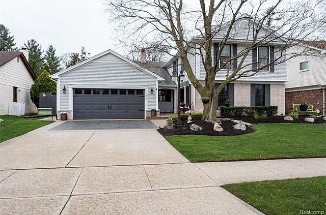 1st image of 2033 Highbury Dr