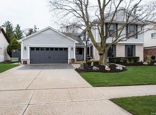 2033 Highbury Dr, Troy, MI 48085