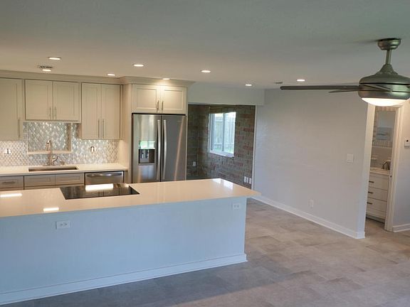 5th image of 13 Raymonde Cir