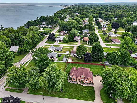 2nd image of 12 Lake Breeze Dr