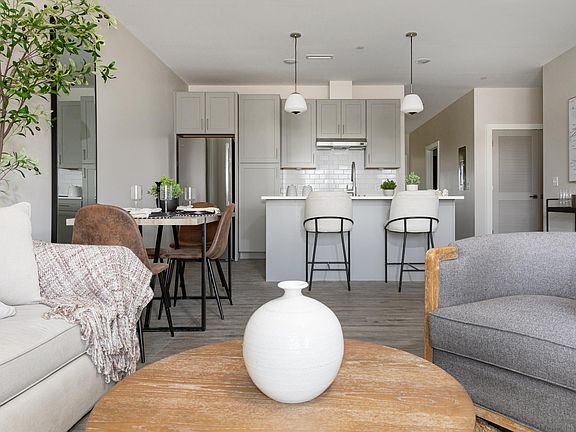 2 Bedroom garden level unit apartment
Living Room/Kitchen