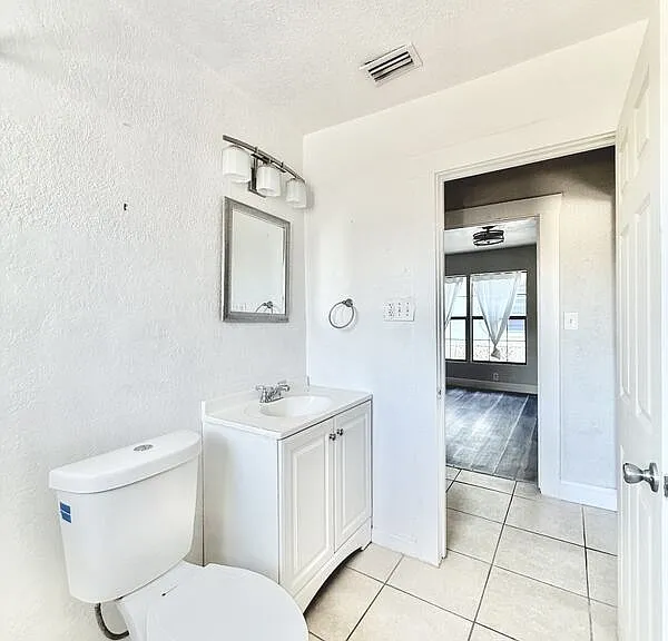 2425 Auburn St S — Photo 40