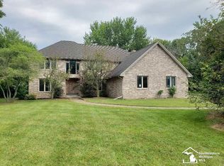 621 E Hurd Rd, Monroe, MI 48162