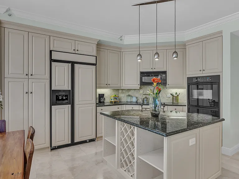 9031 Somerset Bay Ln #202 — Photo 7