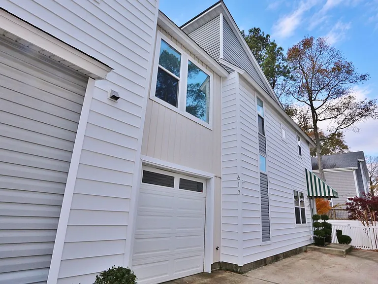 613 Lake Dr — Photo 1
