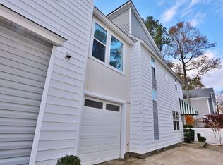 613 Lake Dr, Virginia Beach, VA 23451