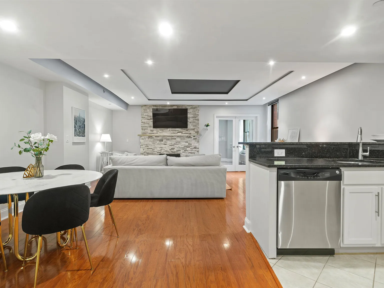 1 bed, 1.0 bath, 900 sqft, $2,800 — Photo 4