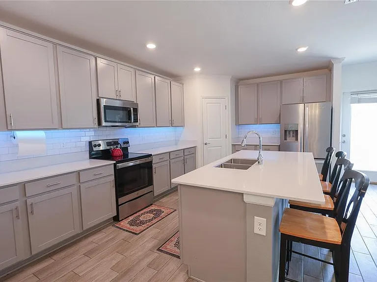1821 Heart Lake Dr — Photo 6