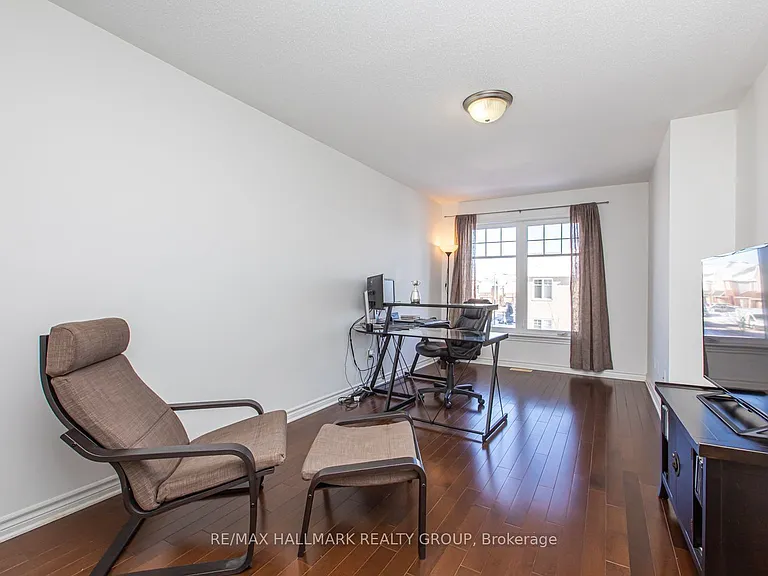 534 Rochefort Cir — Photo 19