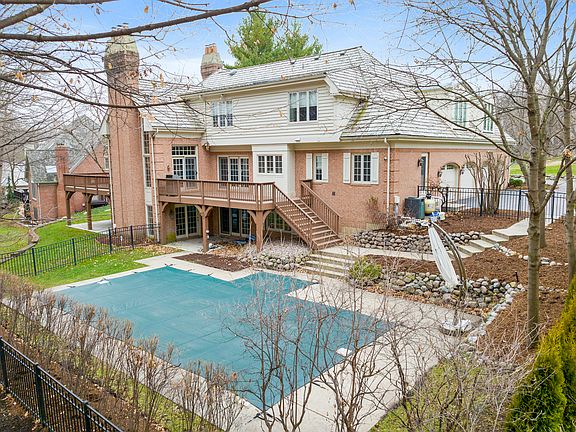 3rd image of 629 Fox Glen Dr