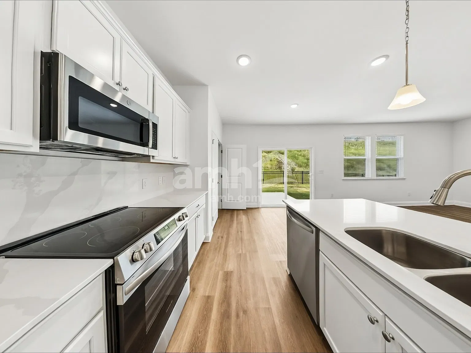 4 bed, 2.5 bath, 1977 sqft, $2,960 — Photo 3