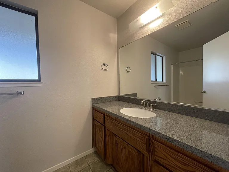 1817 Heron Ln — Photo 11