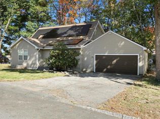 5 Friar Tuck Ln, Nashua, NH 03062