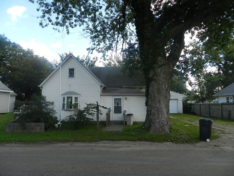 1st image of 304 N Douglas St
