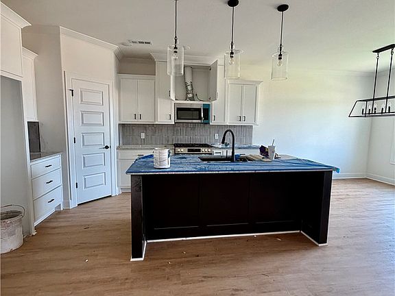 2nd image of 1807 Goldthorp St
