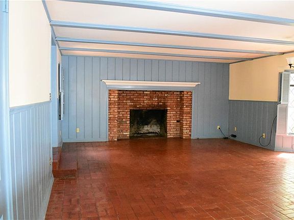 3rd image of 1905 Laurelwood Dr