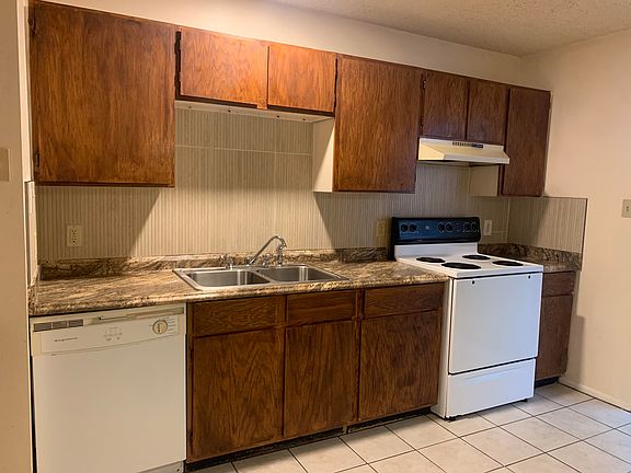 4th image of 102 Pecan Way APT B