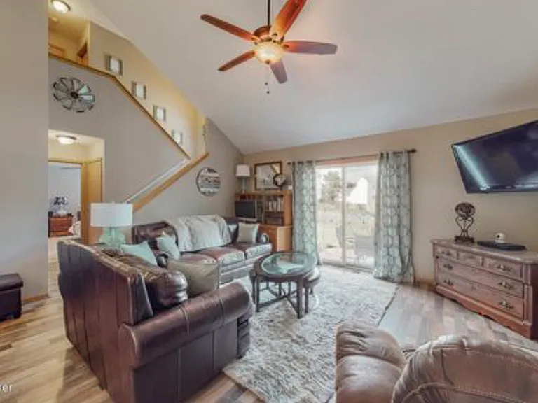 6608 Rockview Way — Photo 3