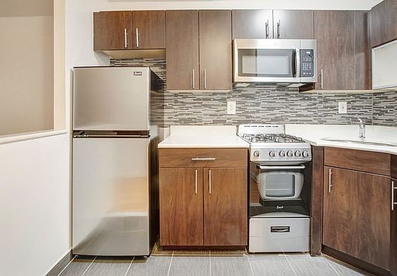 4th image of 330 E 85th St APT 3A