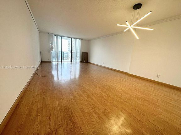 4th image of 18151 NE 31st Ct APT 2010
