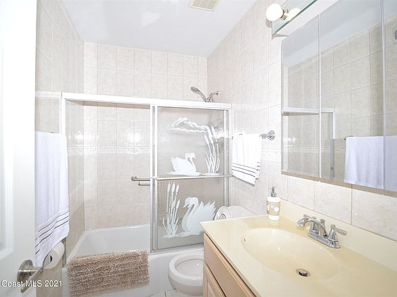 5th image of 922 S Colonial Ct #115