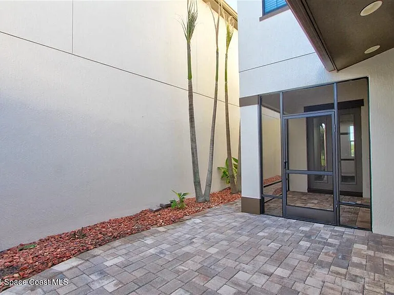 8810 Napolo Dr — Photo 43