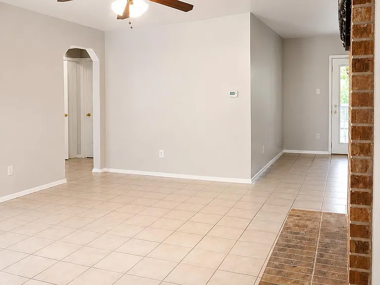5410 Burgundy Dr — Photo 2