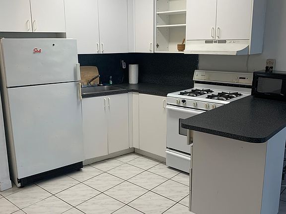 2nd image of 710 Washington Ave APT 202