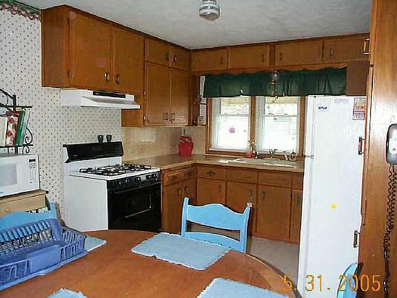 3rd image of 615 W Delrose St