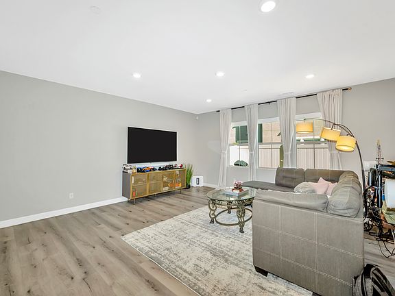 4th image of 10857 Blake Way