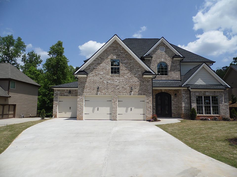 Streetscape w/3rd car garage