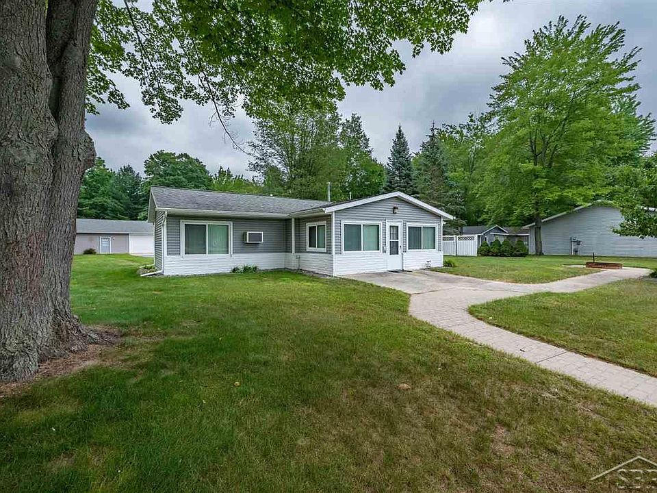3745 Lakeshore Dr, Gladwin, MI 48624 MLS 50051167 Zillow