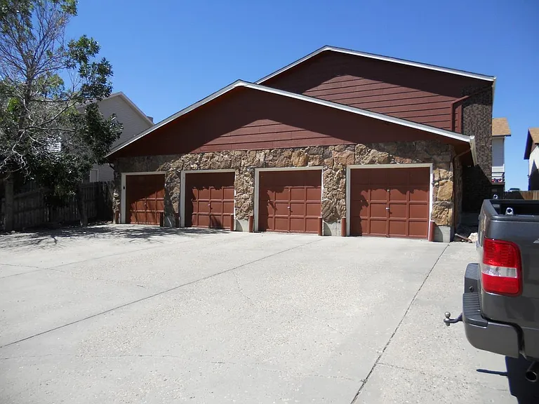 Garage with opener - no charge